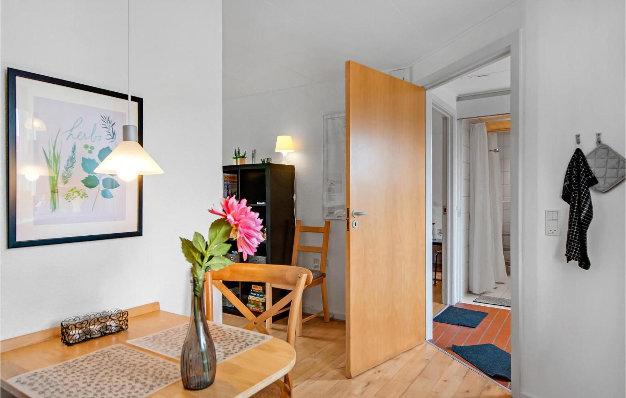 1 Bedroom Cozy Home In รีเบอ ภายนอก รูปภาพ